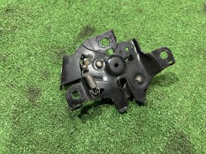 Замок капота TOYOTA PRIUS OEM 5351047102 ZVW30 2012 SILVER 1F7