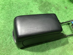 Бардачок подлокотник SUBARU LEGACY OEM 92111AE010ML BH5 2000 BLEU 95H