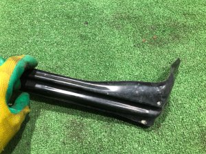 Крепление переднего бампера левое SUBARU LEGACY OEM 57707AE130 BH5 2000 BLEU 95H