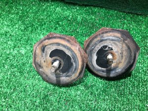 Отбойники рычагов задние SUBARU LEGACY OEM 20501AE000 BH5 2000 EJ206 AT