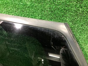 Стекло багажника левое целый молдинг SUBARU LEGACY OEM 65210AE050NB BH5 2000