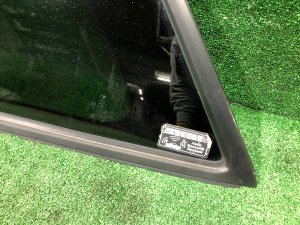 Стекло багажника левое целый молдинг SUBARU LEGACY OEM 65210AE050NB BH5 2000
