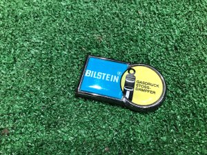 Эмблема Bilstein SUBARU LEGACY OEM 93073AE370 BH5 2000 BLEU 95H