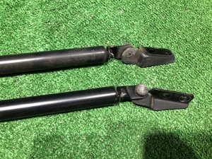 Амортизаторы крышки багажника SUBARU LEGACY LANCASTER OEM 63260AE020 63260AE030 BHE BH9 BH5 2002 SILVER/GREY 1U2