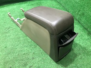Бардачок подлокотник КОЖА SUBARU LEGACY LANCASTER OEM 92111AE010AD BHE BH9 BH5 2002 SILVER/GREY 1U2