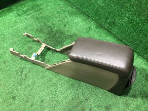 Бардачок подлокотник КОЖА SUBARU LEGACY LANCASTER OEM 92111AE010AD BHE BH9 BH5 2002 SILVER/GREY 1U2