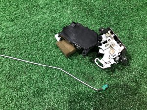 Замок пятой двери SUBARU LEGACY LANCASTER OEM 63032AE020 BHE BH9 BH5 2002 SILVER/GREY 1U2
