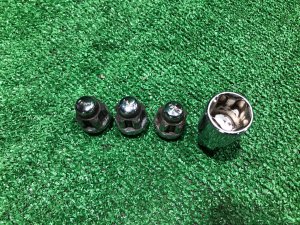 Гайки колес секретки McGard 12345678 SUBARU LEGACY