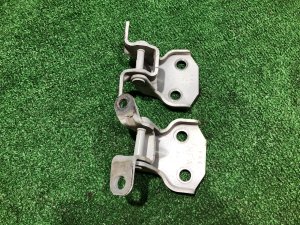 Петли двери передней левой 60079AG002, 60079AG012 SUBARU LEGACY