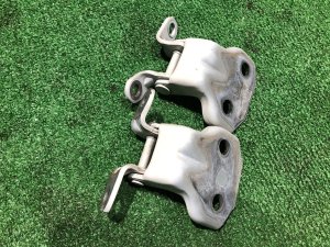 Петли двери передней левой SUBARU LEGACY OEM 60079AG002, 60079AG012 BMG BM9 BM 2013 White Pearl 37J