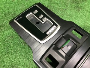 Пластик вокруг селектора подстаканник SUBARU LEGACY OEM 92122AJ030, 92134AJ040 BMG 2013