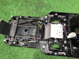 Пластик вокруг селектора подстаканник SUBARU LEGACY OEM 92122AJ030, 92134AJ040 BMG 2013