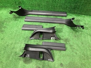 Накладки на пороги Черные 94060FE000OE, 94060FE010OE SUBARU IMPREZA