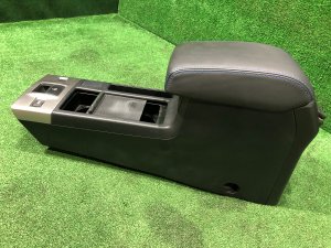 Бардачок подлокотник 92114VA020VH SUBARU LEVORG