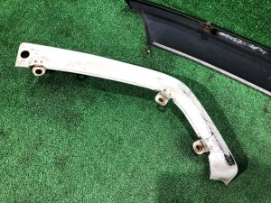 Губа передняя плюс клыки SUBARU LEGACY OEM 57703AE190PE BEE 2002 WHITE PEARL 081