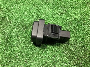 Кнопка trc off SUBARU LEVORG OEM 83002FJ000 VMG 2015