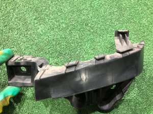 Крепление заднего бампера правое SUBARU LEVORG OEM 57707VA090 VM4 VMG VM 2015 Blue Pearl K3X