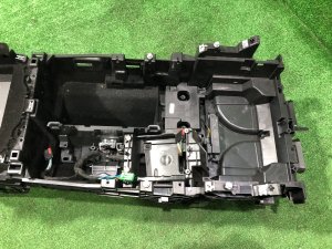 Бардачок подлокотник LAND ROVER RANGE ROVER SPORT OEM LR100257 2019