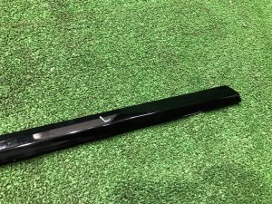 Молдинг бокового стекла левый LAND ROVER RANGE ROVER SPORT OEM LR044118 2019