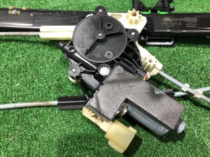 Стеклоподъемник задний правый LAND ROVER RANGE ROVER SPORT OEM LR078870 2019
