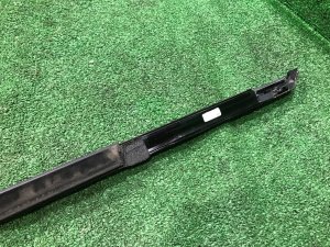 Молдинг двери передний правый LAND ROVER RANGE ROVER SPORT OEM LR043750 2019