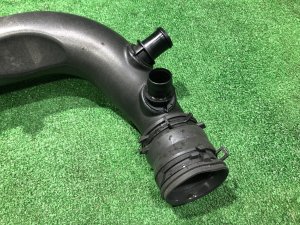 Патрубок воздушного фильтра LAND ROVER RANGE ROVER SPORT OEM LR126200 2019