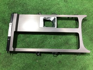 Пластик центральной консоли декор LR100371, JK62-044E04-BB LAND ROVER RANGE ROVER SPORT