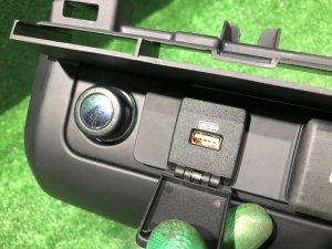 Пластик салона задний USB LAND ROVER RANGE ROVER SPORT OEM LR044984, DK62-04569-A 2019