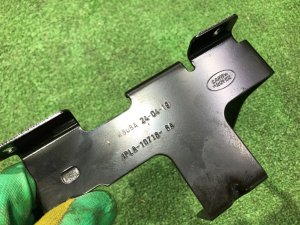 Крепление аккумулятора LAND ROVER RANGE ROVER SPORT OEM LR099081, JPLA-10748-AD 2019