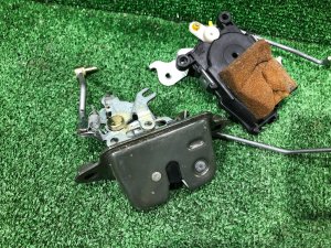 Замок пятой двери SUBARU FORESTER OEM 60311FC000 SF5 1998 silver 792
