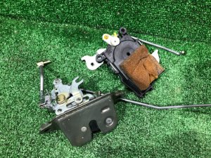 Замок пятой двери SUBARU FORESTER OEM 60311FC000 SF5 1998 silver 792