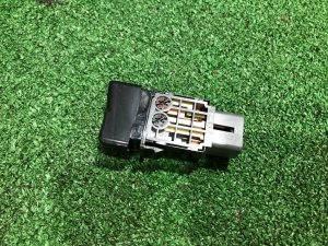 Кнопка птф SUBARU FORESTER OEM 83001FA051 SF5 1998 EJ202 MT