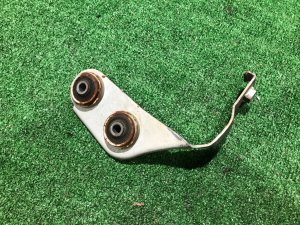Крепление глушителя SUBARU FORESTER OEM 44021AE000 SF5 1998 EJ202 MT