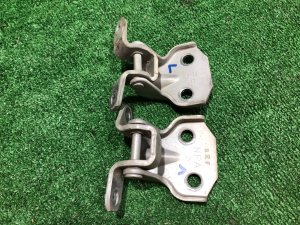 Петли двери передней левой 61220FA000, 61220FA010 SUBARU FORESTER