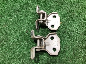 Петли двери передней правой 61220FA000, 61220FA010 SUBARU FORESTER
