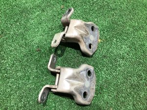 Петли двери передней правой SUBARU FORESTER OEM 61220FA000, 61220FA010 SF5 1998 silver 792