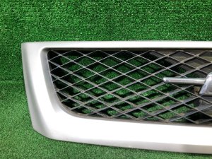 Решетка радиатора SUBARU FORESTER OEM 91065FC050SJ SF5 1998 silver 792