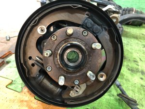 Ступицы задние барабан SUBARU FORESTER OEM 28411AA000, 28411AA010, 28016FC000, 26740FA000 SF5 1998 EJ202 MT