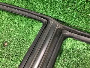 Уплотнитель дверей правый SUBARU FORESTER OEM 62710FC000 SF5 1998 silver 792