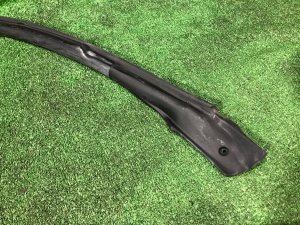 Уплотнитель дверей правый SUBARU FORESTER OEM 62710FC000 SF5 1998 silver 792
