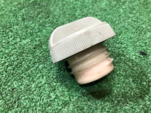 Пробка бензобака SUBARU FORESTER OEM 42032FA000 SF9, SF5 1998 White 51E