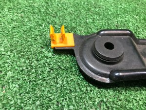 Держатель палки капота 2 части SUBARU FORESTER OEM 57255AA000, 57255FA020 SF9 1999 White 51E
